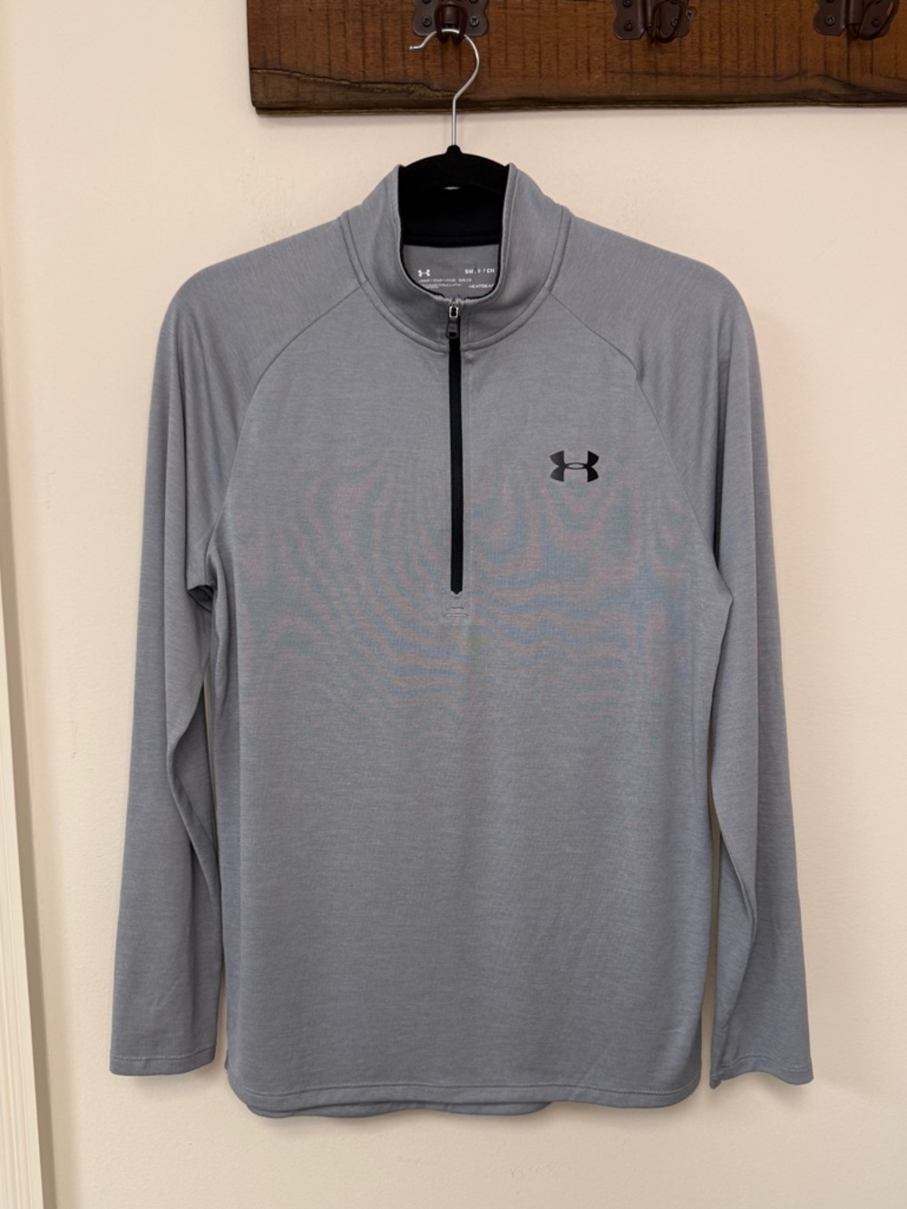 Under Armour: Men's Light Gray Light Weight 1/2 Zip Performance Pullover, Size S